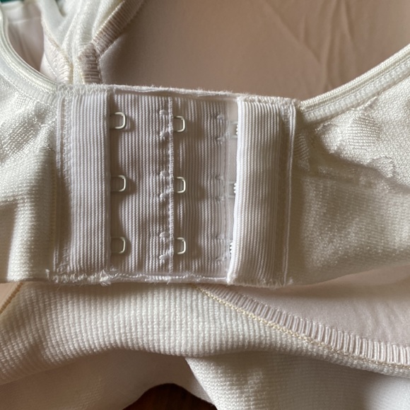 Bali XL Comfort Revolution wirefree bra white - Picture 3 of 5